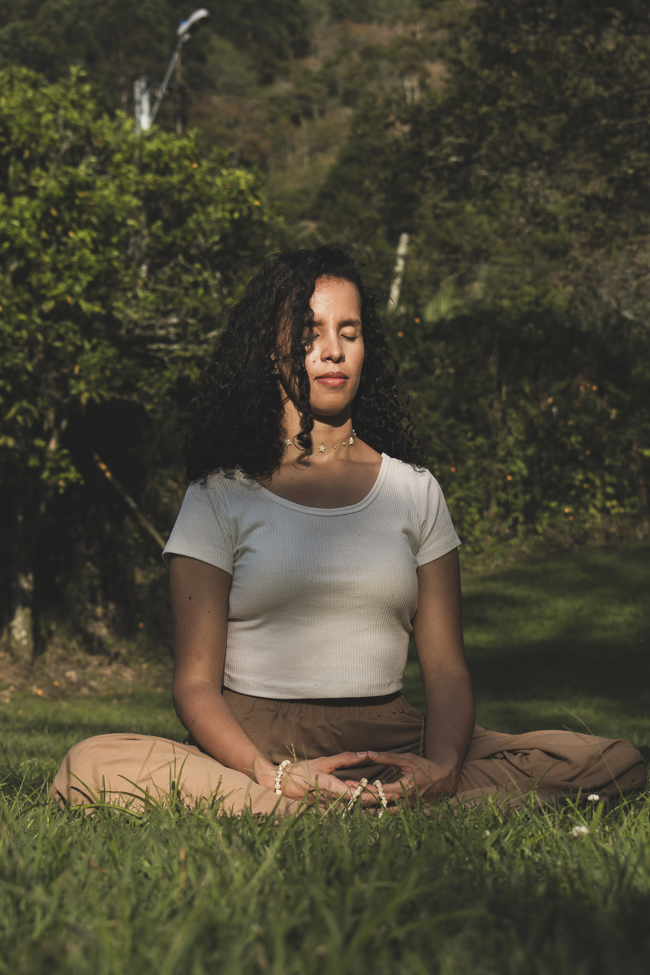 aleja meditando cuerpo entero