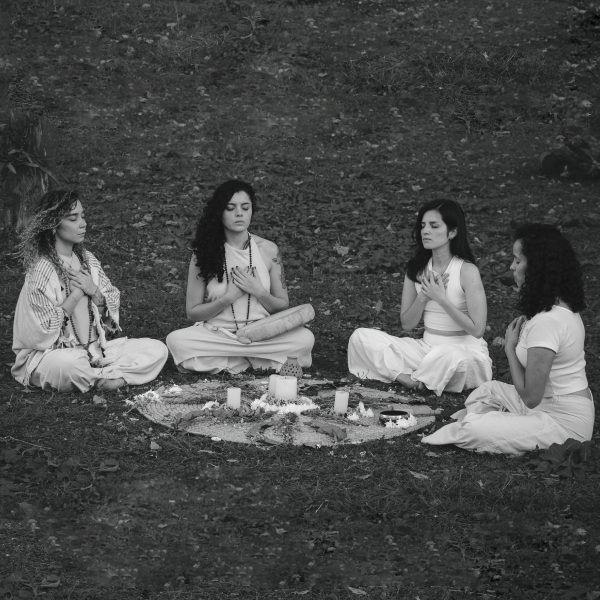 ok meditacion de cierre bn 2481. foto por mónica ledezma m